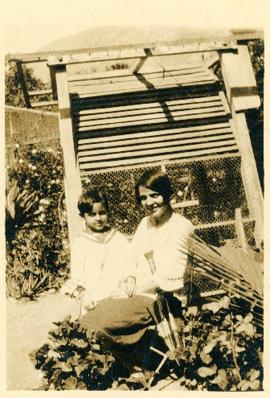 Anna Chiappe con su hijo Sandro Mariátegui