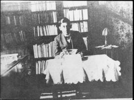 José Carlos en su escritorio de la casa Washington (II)