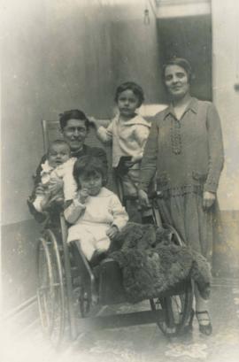 José Carlos con Anna Chiappe y tres niños
