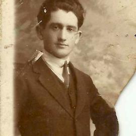 Miguel Adler (Fondo)