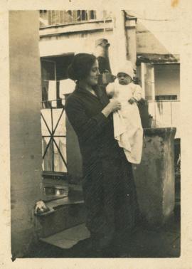 Anna Chiappe con su hijo Sandro en Roma