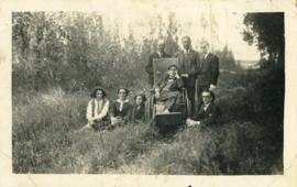 José Carlos Mariátegui con sus compañeros en el Bosque de Matamula