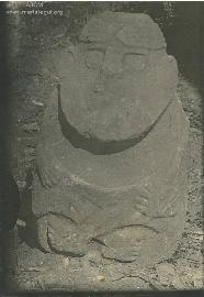 Reproducción fotográfica de un Monolito de Piedra "Cacique"