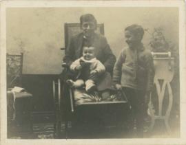 José Carlos Mariátegui con sus hijos Sandro y Javier
